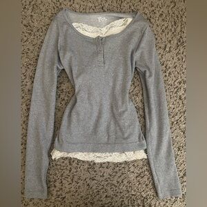 [SOLD] Cute y2k Grey Buttoned Henley